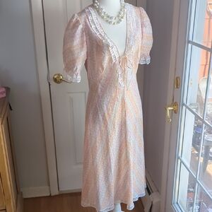 Elegant Lace-Trimmed Midi Dress in Pastel Hues